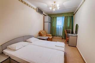 Гостиница Круиз на Серафимовича Геленджик Стандартный двухместный номер с 1 кроватью или 2 отдельными кроватями-2