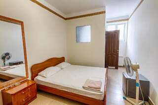 Гостиница Круиз на Серафимовича Геленджик Стандартный двухместный номер с 1 кроватью или 2 отдельными кроватями-1